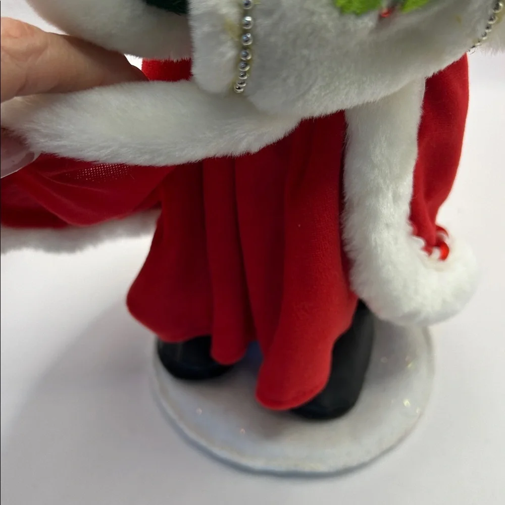 Annalee Mrs Claus with furry muff